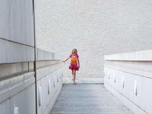 federal art hall stairs girl