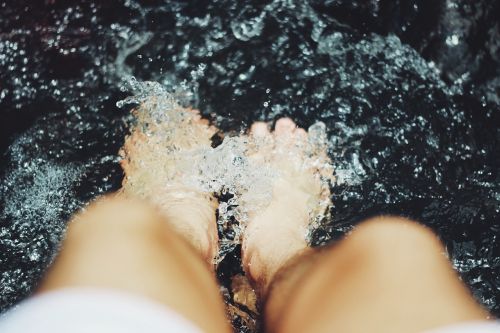 feet water splash