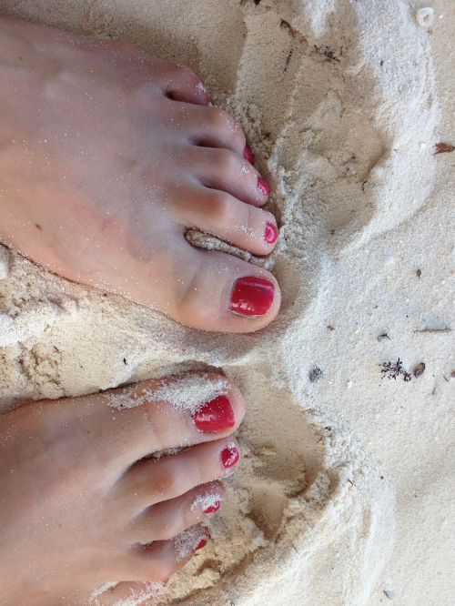 feet nail varnish red