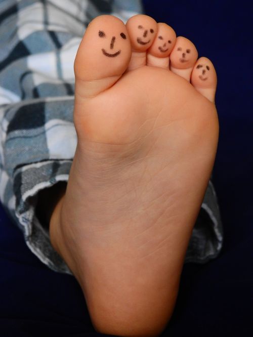feet ten barefoot