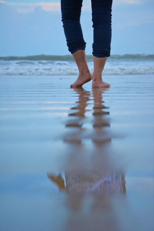 feet beach reflections
