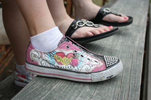 feet girls shoes