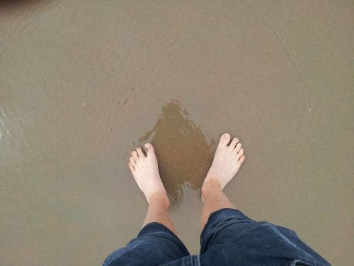 feet sea holiday