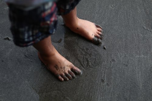feet  sandy  sand