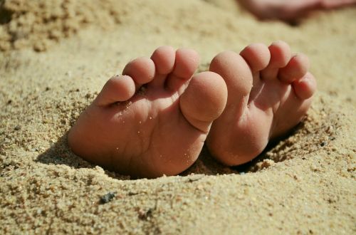 feet sand ten