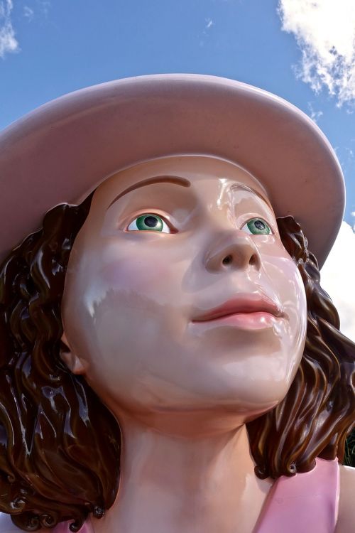 female dummy sculpture