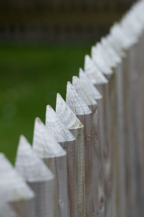 fence wood pointed