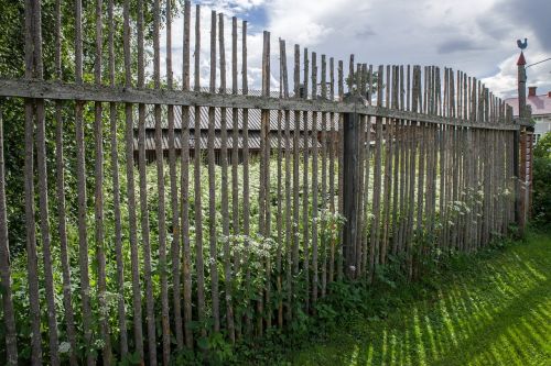 fence light shadow