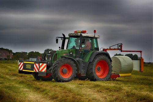 fendt  fendt 820  tractors