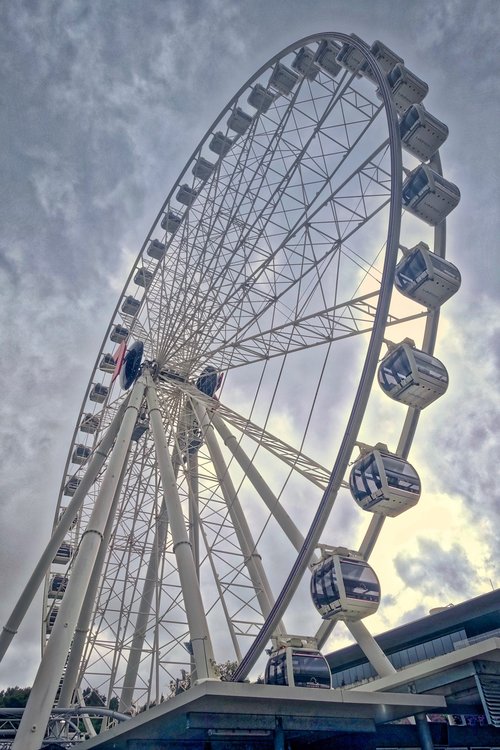 ferris  wheel  attraction