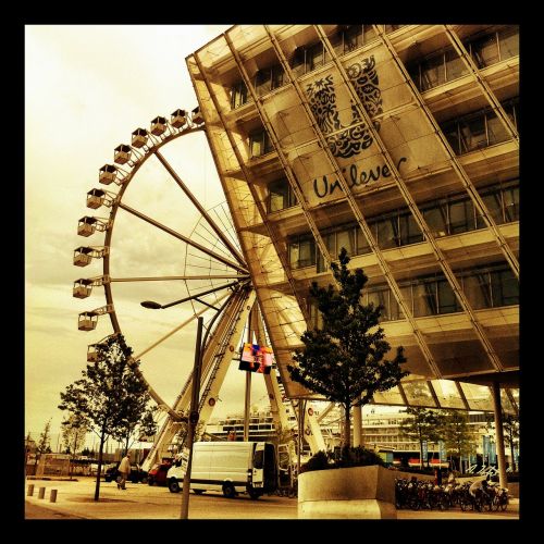 ferris wheel harbour city hamburg