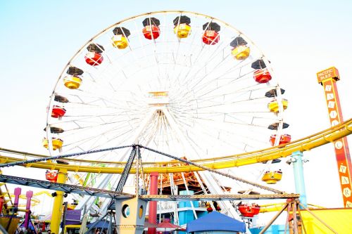 ferris wheel lunapark scene