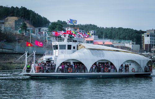ferry  seoul  the boat