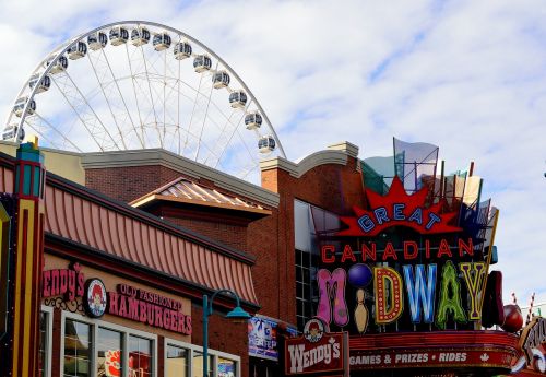 ferry wheel midway clifton hill