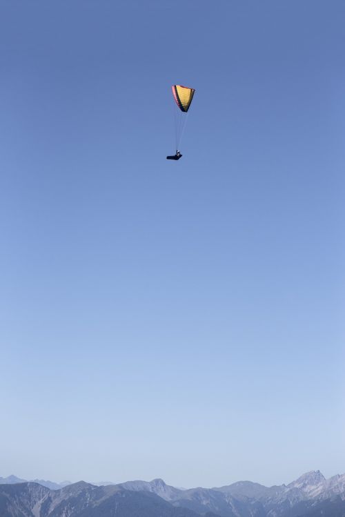 fly paragliding freedom
