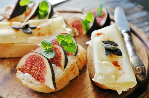 fig  cheese  bread