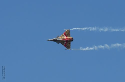 fighter jet flugshow rafale