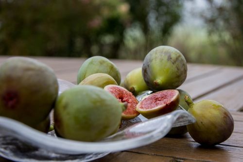 figs fruit table