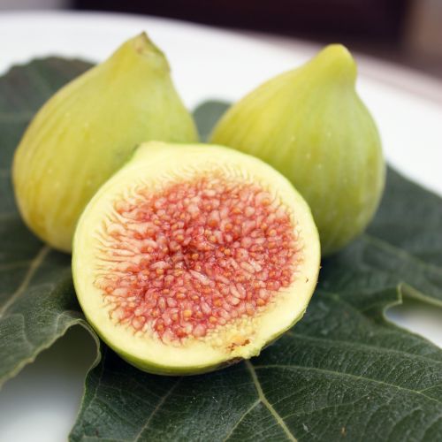 figs fruit half