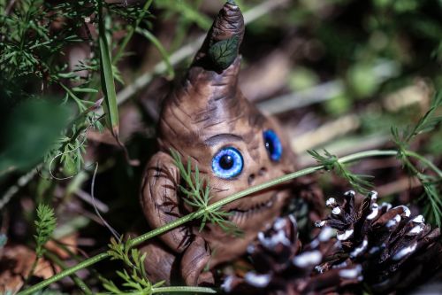 figure pinecone decoration