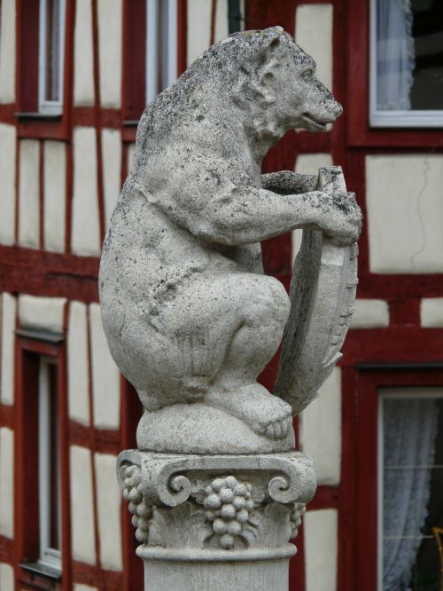 figure statue bear