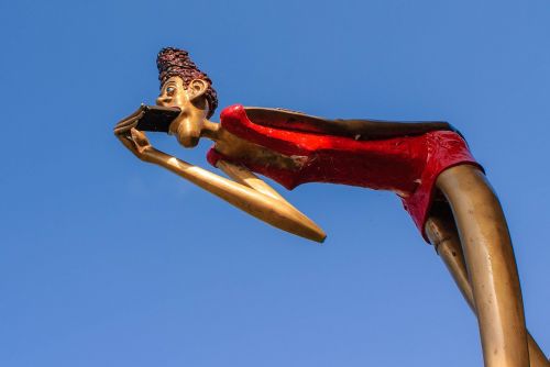 figure sculpture woman