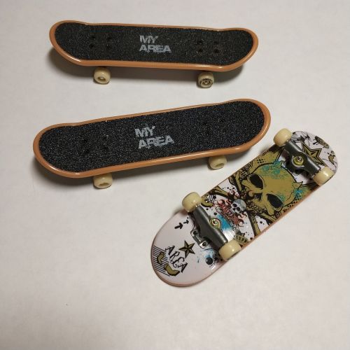 fingerboard skateboard macro