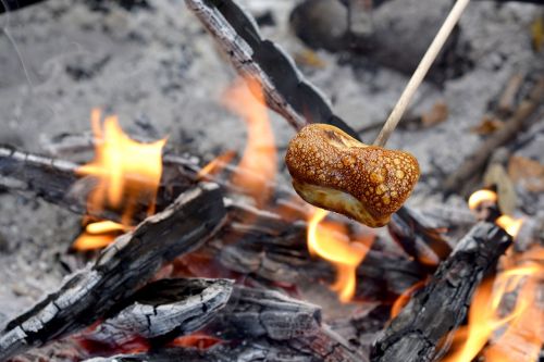 fire marshmallow eat