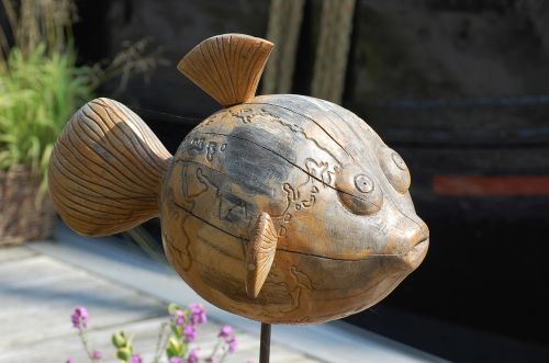 fish empty sculpture