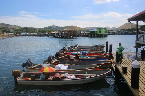 fish market boats papua new guinea
