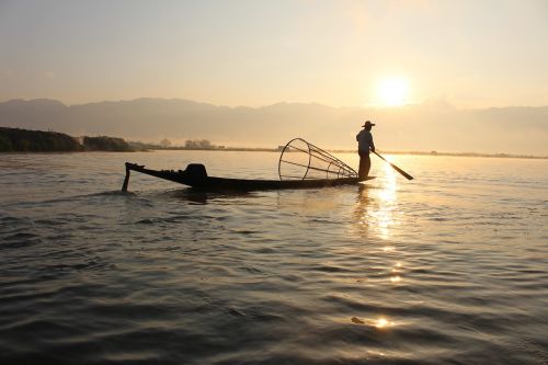 fisherman boat inle lake