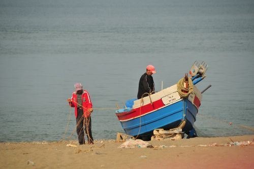 fisherman sea net