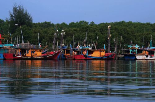 fishermen boat sea