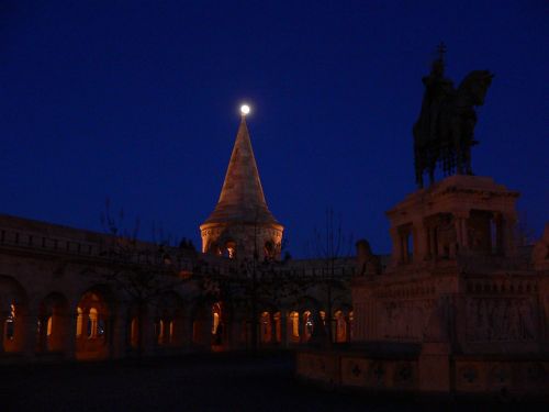 fishermen's bastion éjjszaka moon