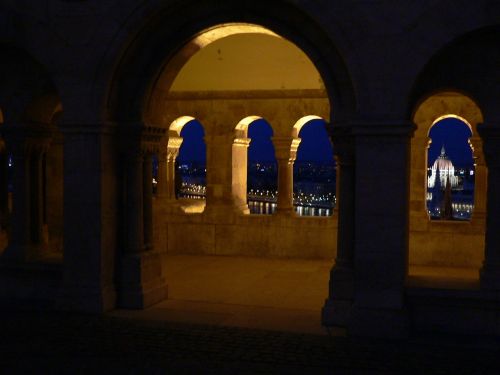fishermen's bastion parliament at night