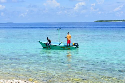 fishing boat dharavandhoo maldives