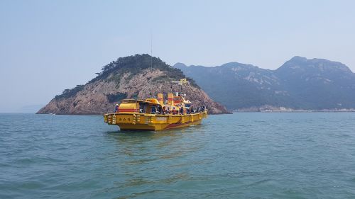 fishing boat island sea