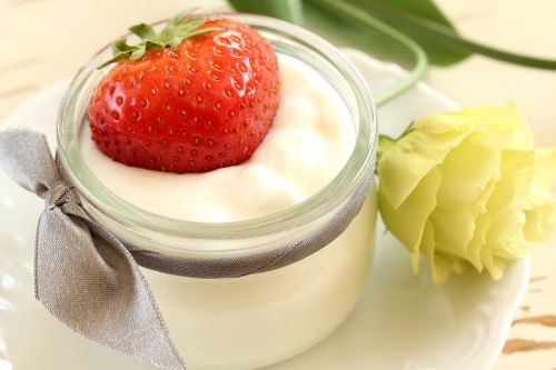 fit dessert yogurt with strawberries