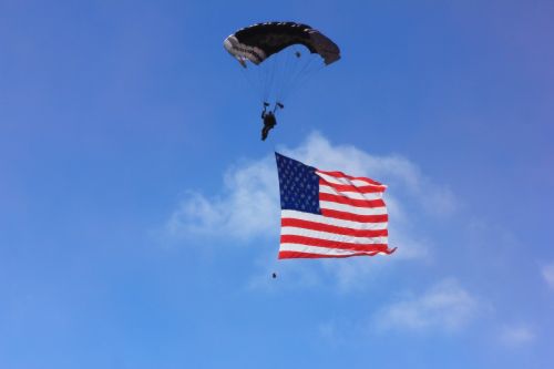 parachute paragliding flag
