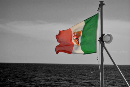 flag italy sea