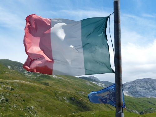 flag italy blow