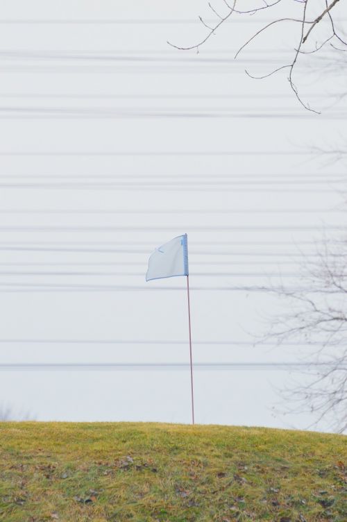 flag golf course wires