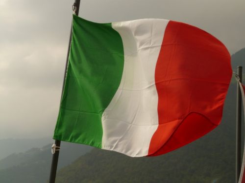 flag italy wind