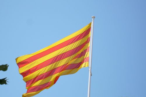 flag kataloni sky the mast