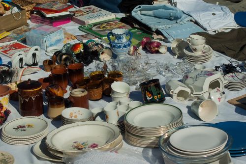 flea market dishes vide-grenier