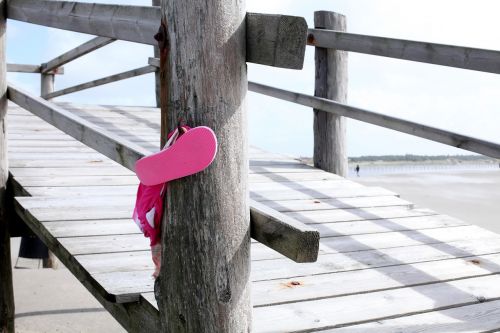 flip flops pink beach