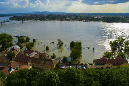 flood danube sandbag