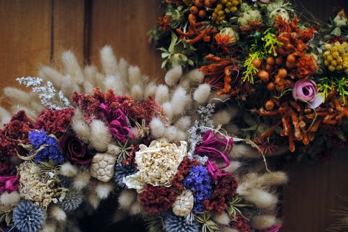 floral wreath decoration