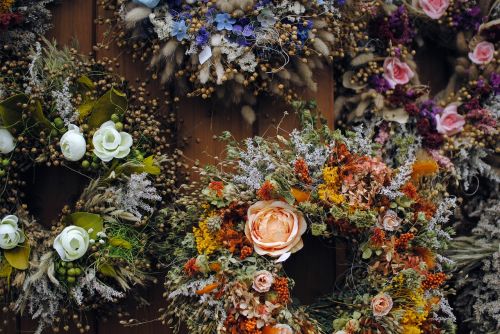 floral wreath decoration