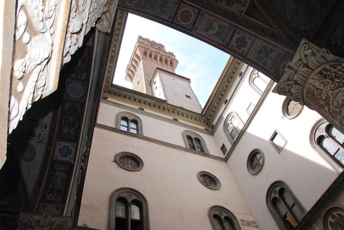 florence  palazzo  courtyard